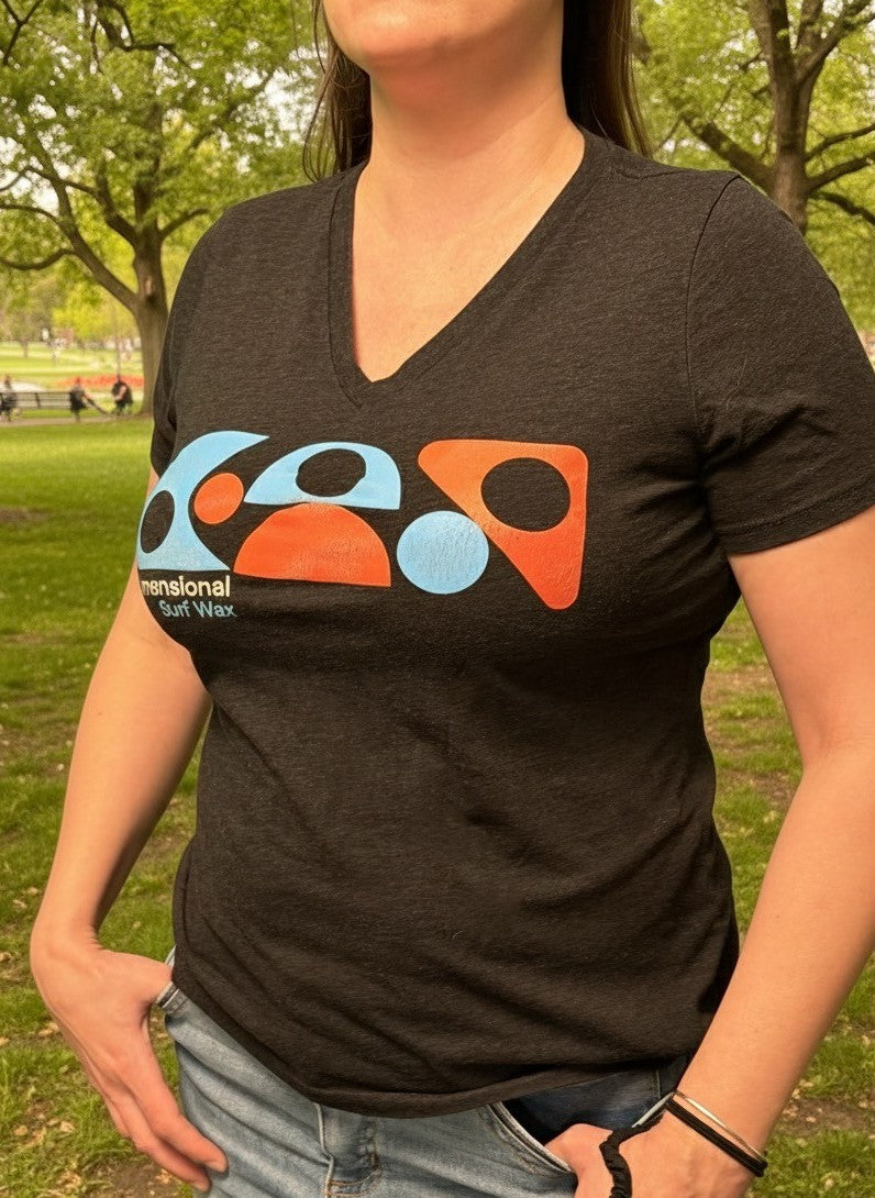 T Shirt - V Neck with DE Surf Logo - Black